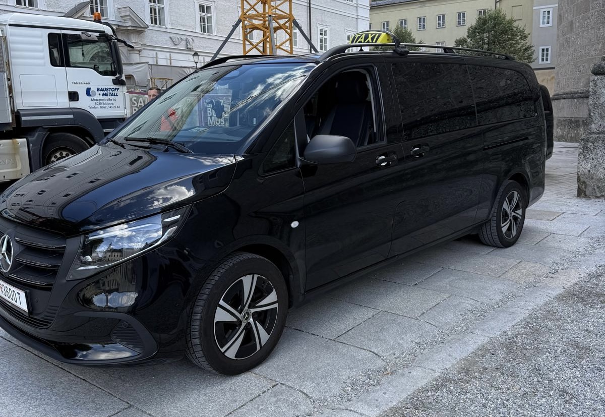Black Mercedes taxi in Salzburg